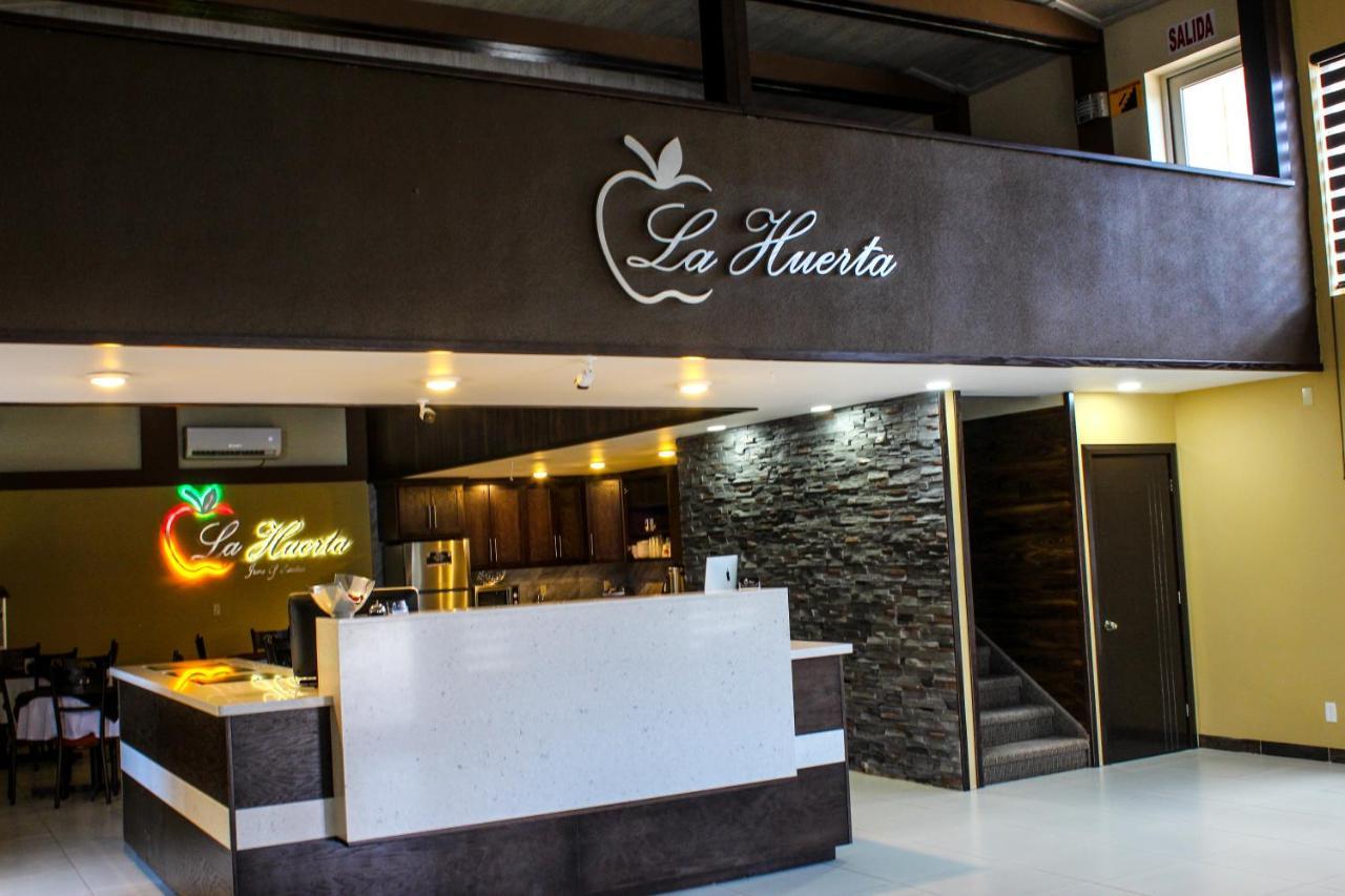 Cuauhtémoc La Huerta Inn & Suites מראה חיצוני תמונה