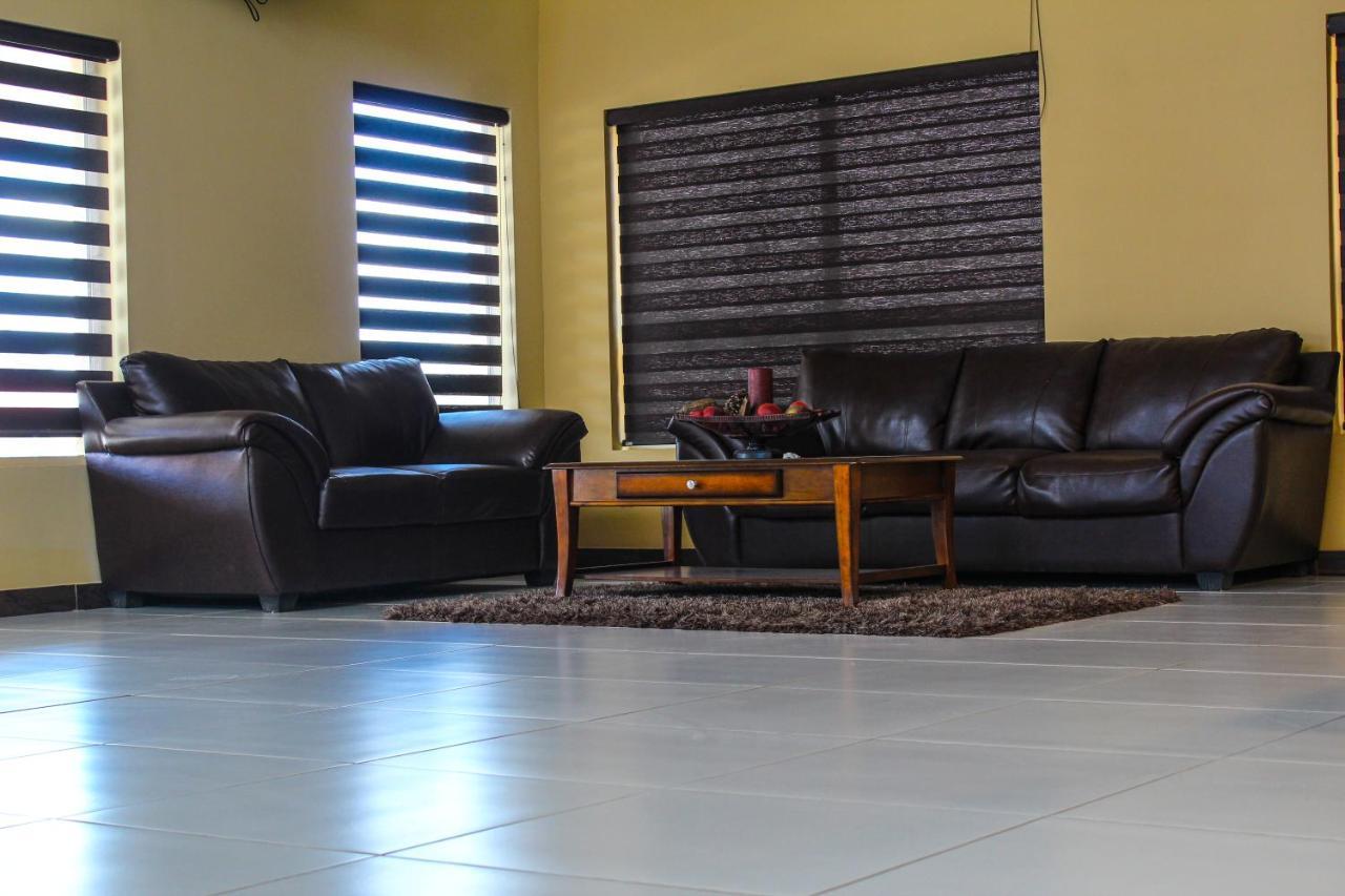 Cuauhtémoc La Huerta Inn & Suites מראה חיצוני תמונה