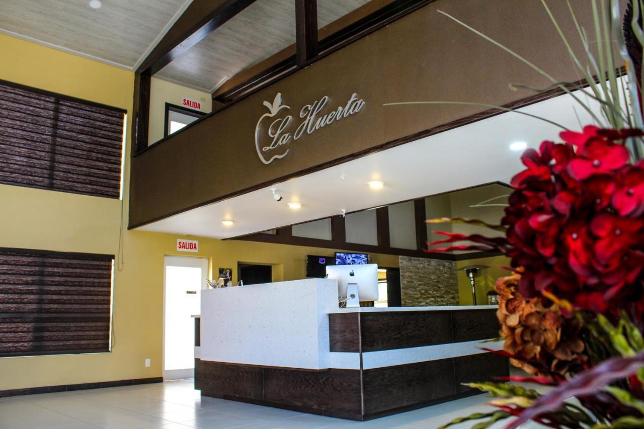 Cuauhtémoc La Huerta Inn & Suites מראה חיצוני תמונה