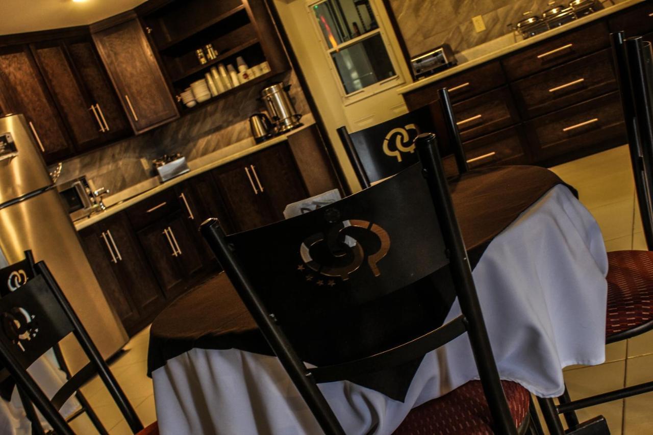 Cuauhtémoc La Huerta Inn & Suites מראה חיצוני תמונה