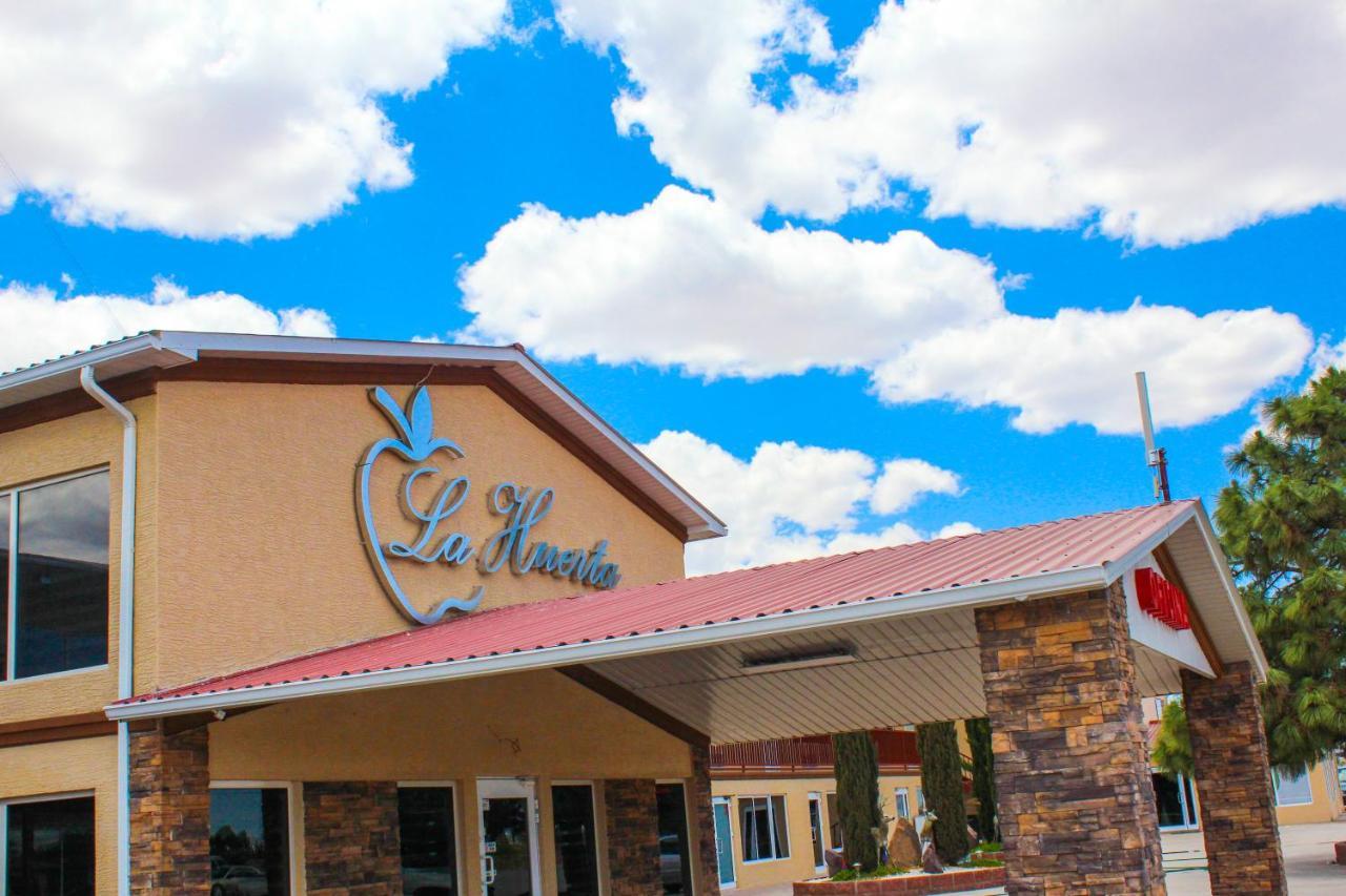 Cuauhtémoc La Huerta Inn & Suites מראה חיצוני תמונה