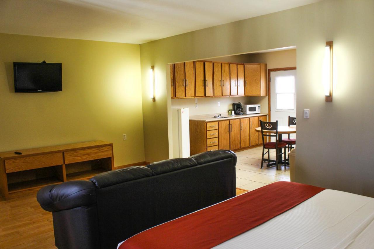 Cuauhtémoc La Huerta Inn & Suites מראה חיצוני תמונה