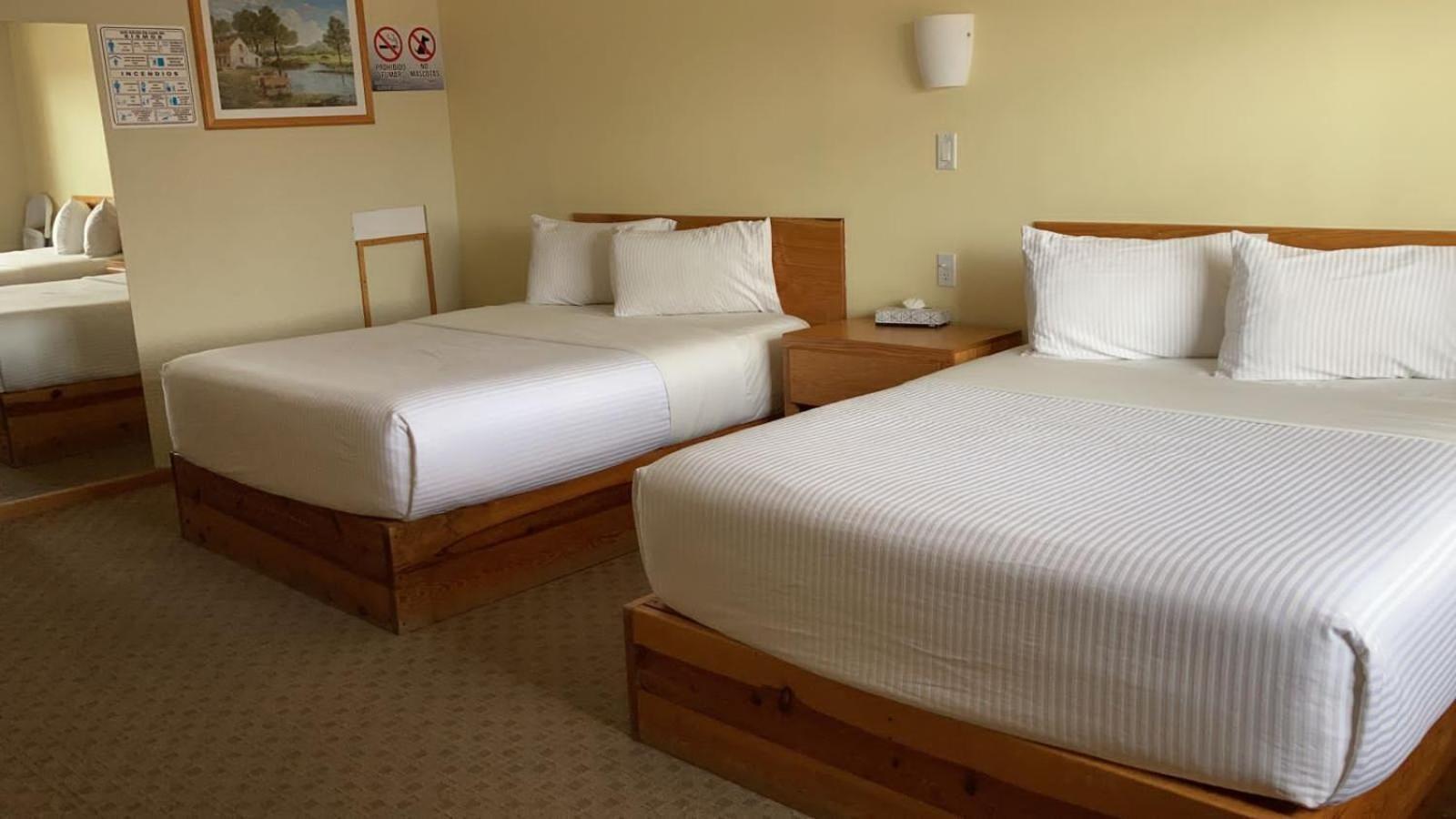 Cuauhtémoc La Huerta Inn & Suites חדר תמונה