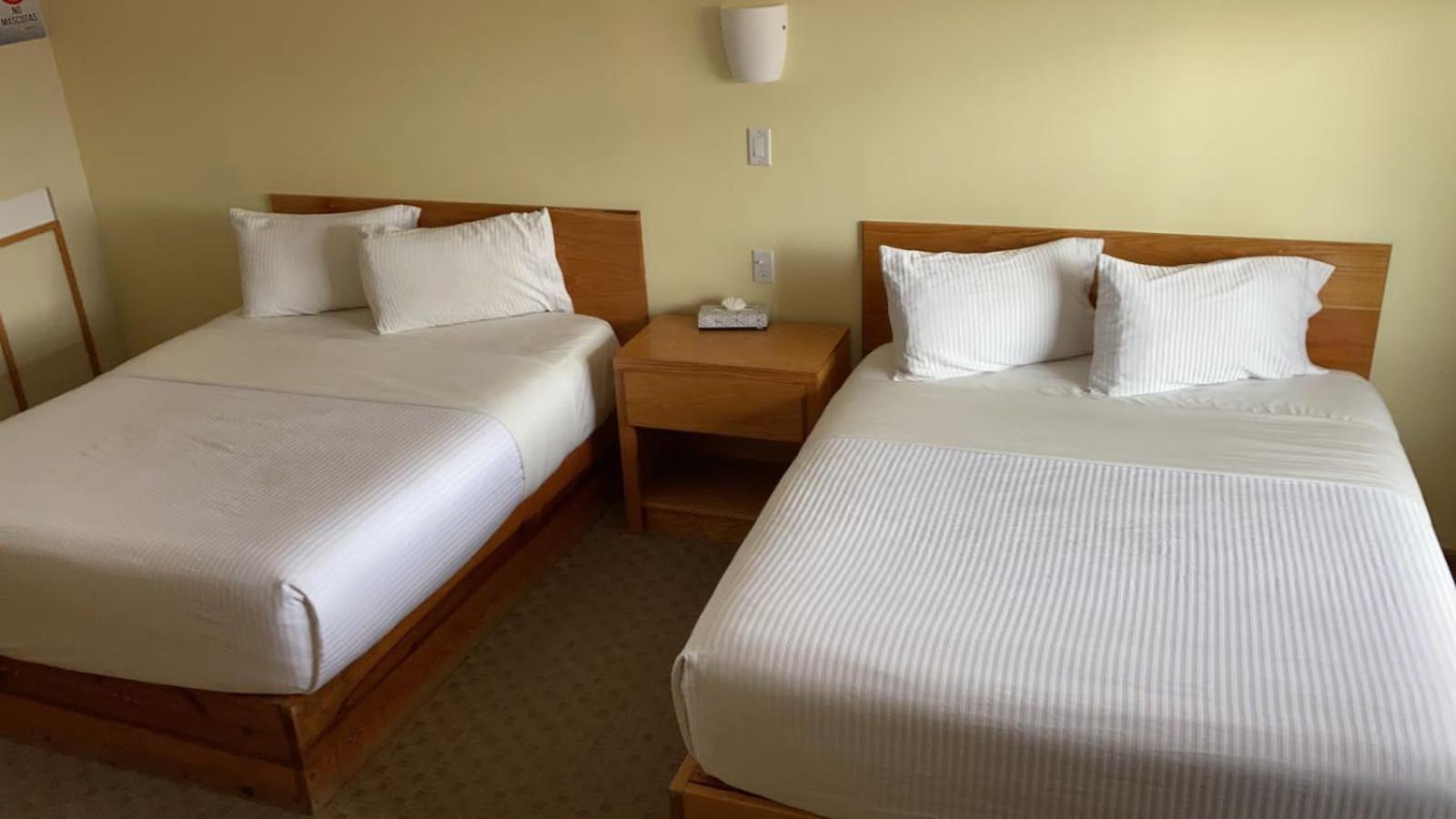 Cuauhtémoc La Huerta Inn & Suites חדר תמונה