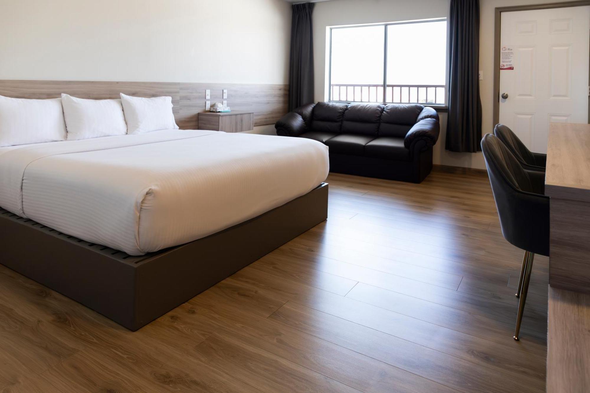 Cuauhtémoc La Huerta Inn & Suites מראה חיצוני תמונה