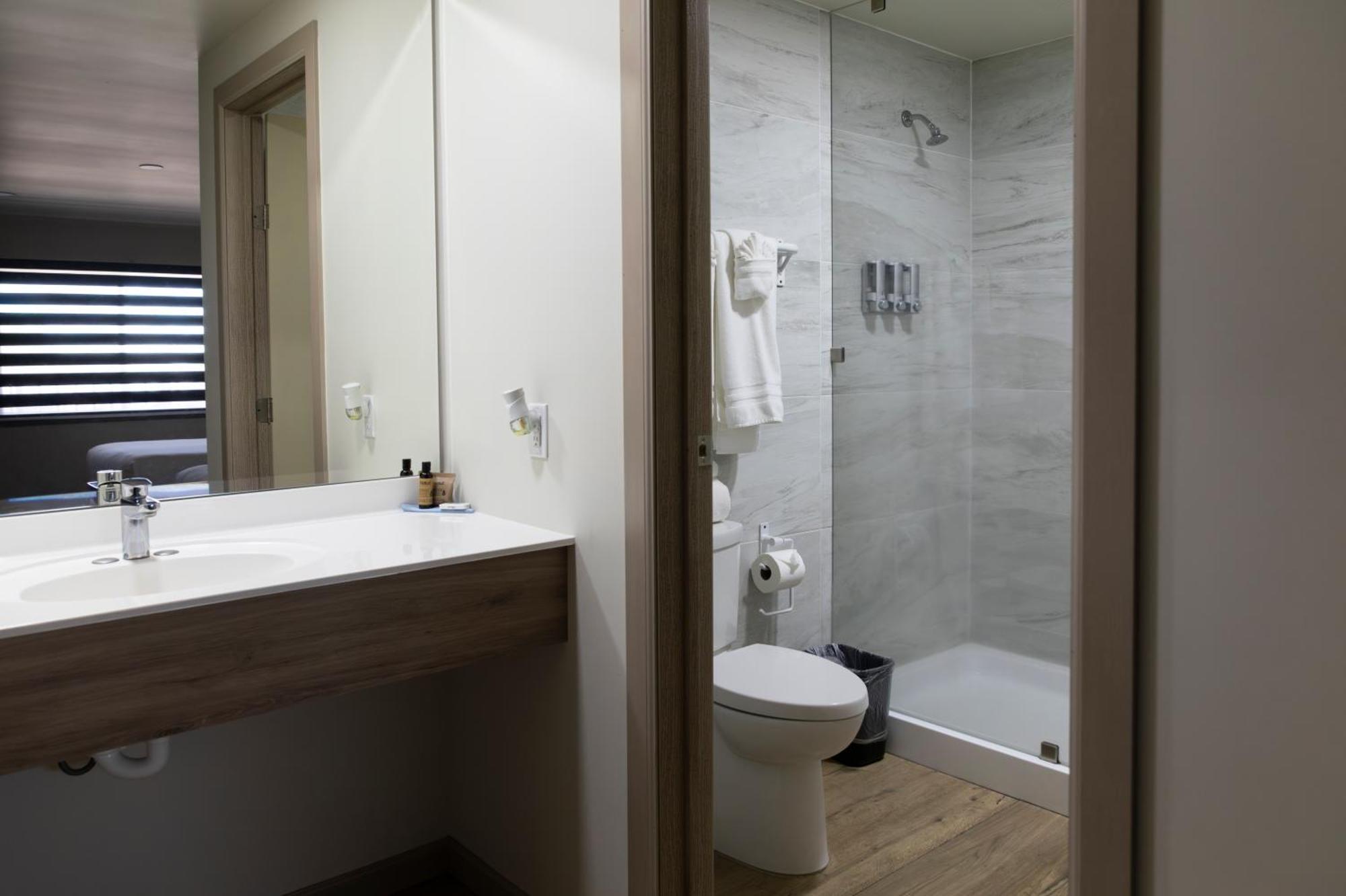 Cuauhtémoc La Huerta Inn & Suites מראה חיצוני תמונה