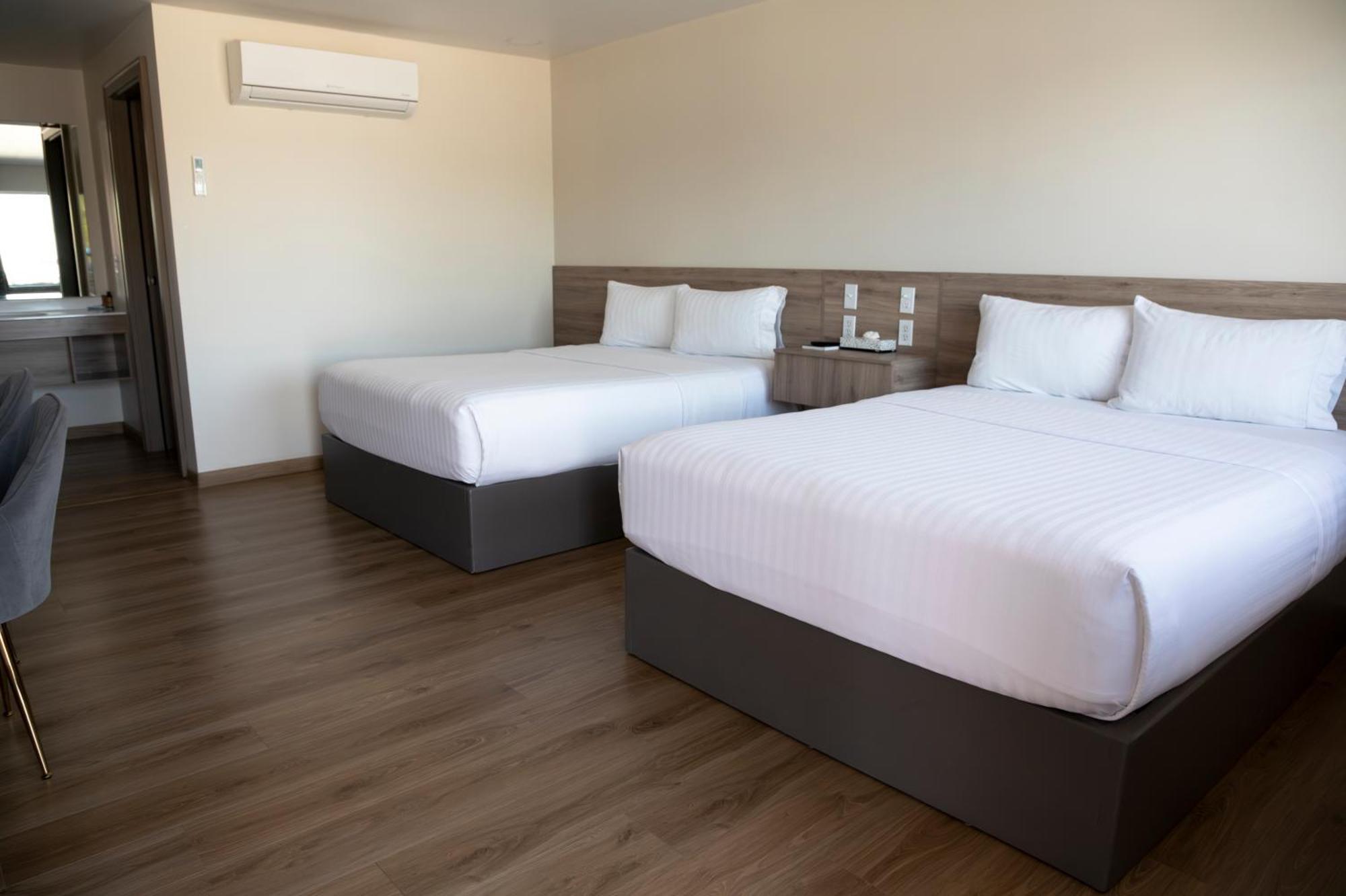 Cuauhtémoc La Huerta Inn & Suites מראה חיצוני תמונה